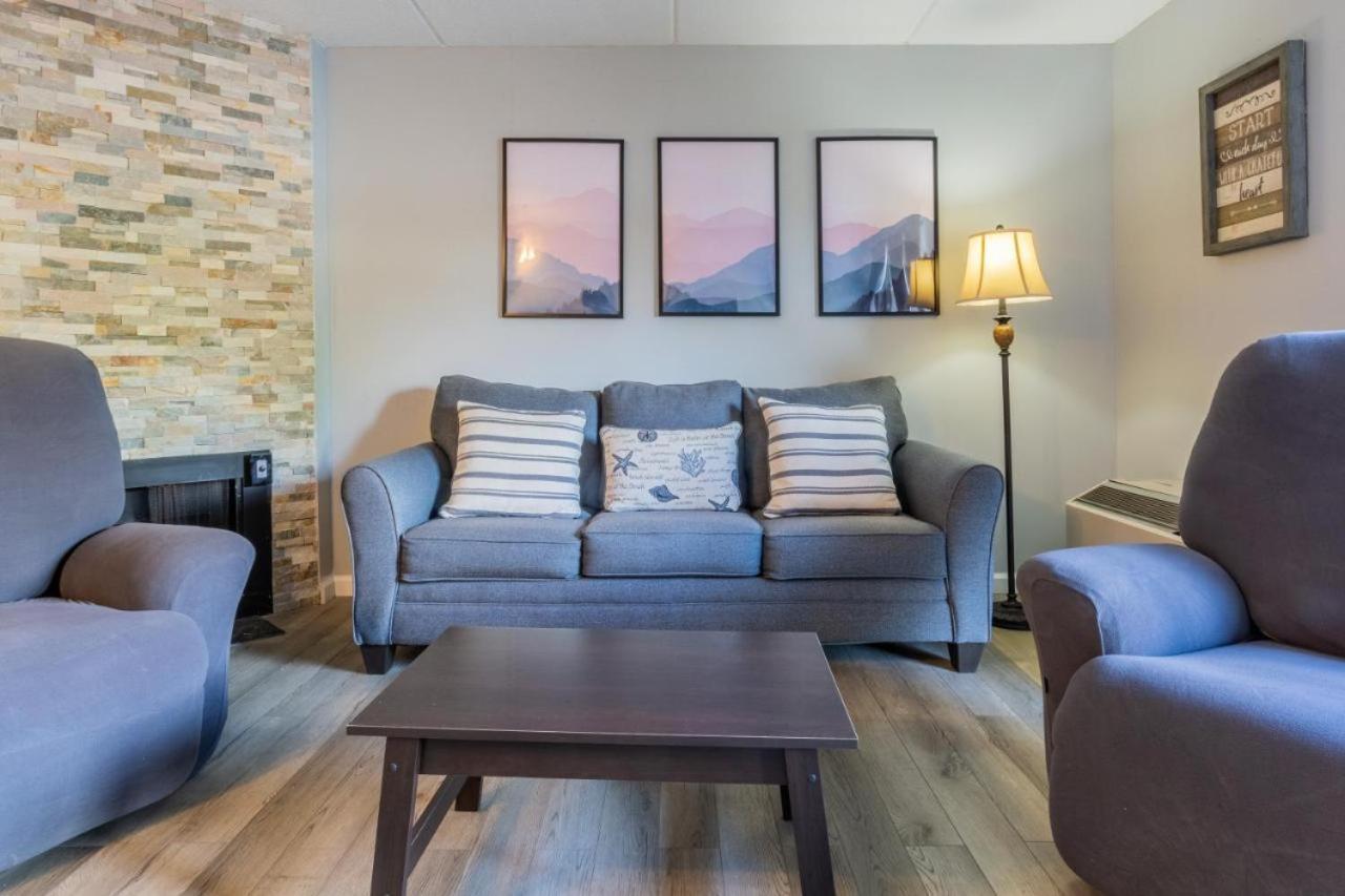Family Bear Condos, Full King Suite, Kitchen, Pool Access Unit 103 Гатлинбург Экстерьер фото